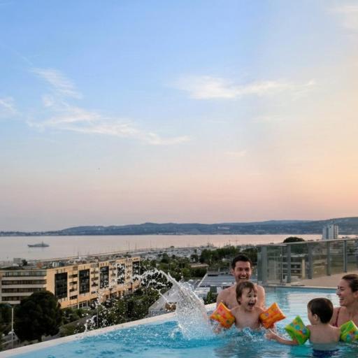 Les Vagues du 5e 4 personnes , 2 chambres , clim , wifi , Cap3000 à pied , parking, undefined