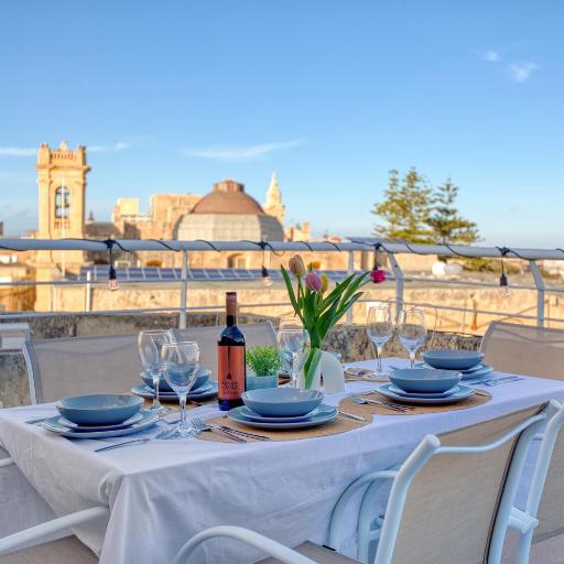 Stunning 3BR breathtaking views outdoor dining, undefined