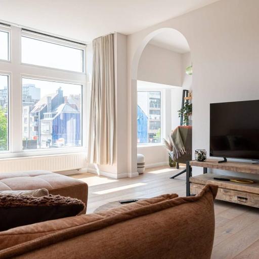 Renovated Art Deco Apartment with Vintage Elements, undefined