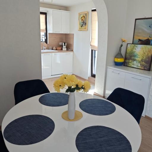 Trend Apart, undefined