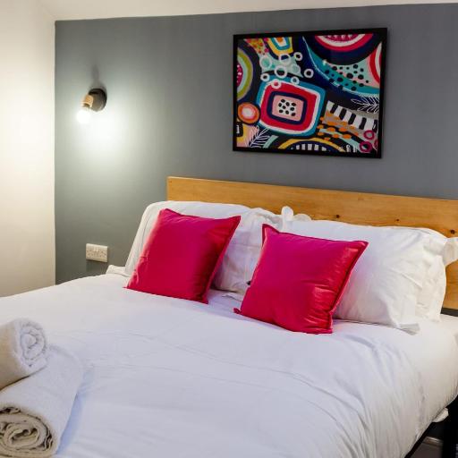 Loft-Style Studio with Skylights and Parking, undefined