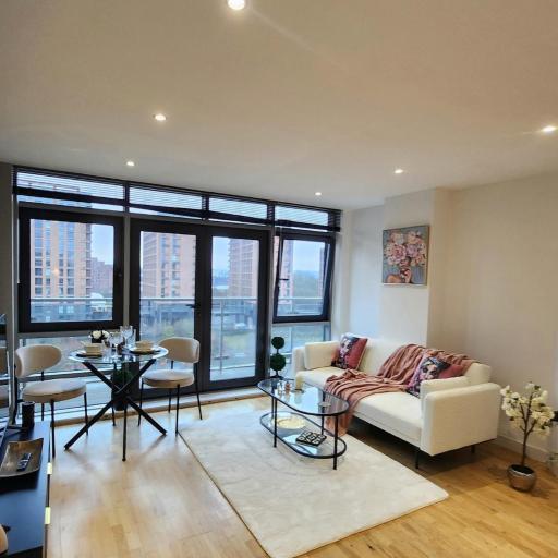 Modern 1BR - Stylish - Luxury Skyline Views, undefined