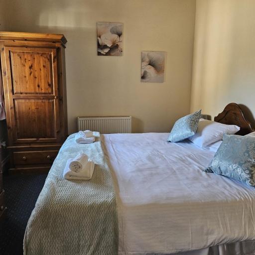 The Dickleburgh Crown, undefined