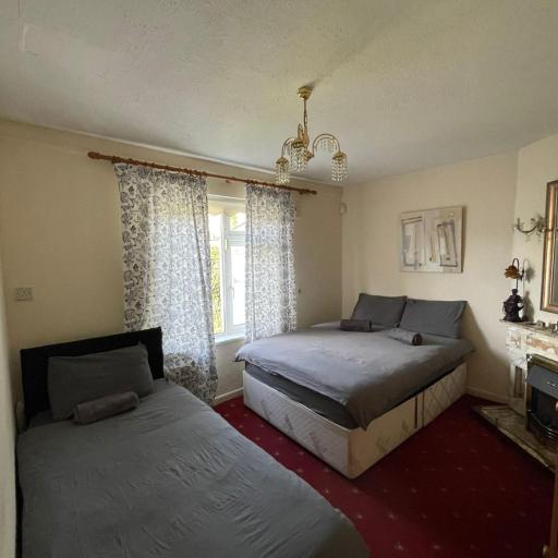 Superb Triple Room near Airport - 2, undefined