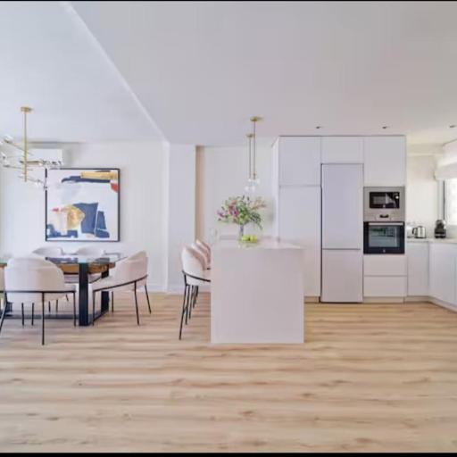 Elegante alojamiento completamente nuevo, undefined