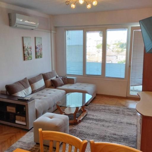 Cozy apartment with balcony and free parking, undefined