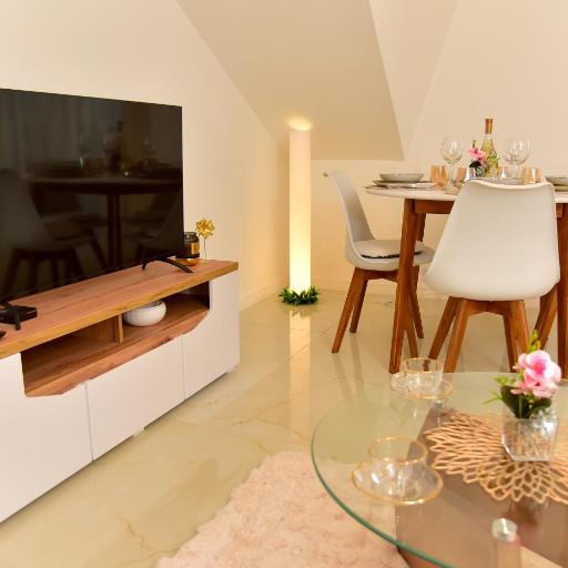 Labbra Lux, undefined