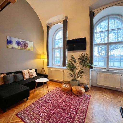 Twin Danube Lofts by Chain Bridge, undefined