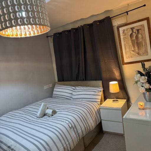 Casa En-suite room w fast wifi, Netflix garden view, undefined