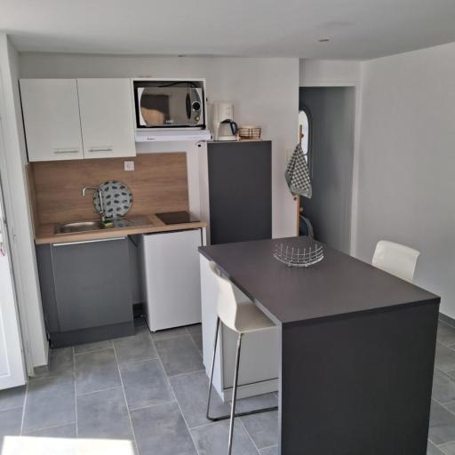 Maison indépendante 30 m2 avec terrasse privée centre ville Marignane, undefined