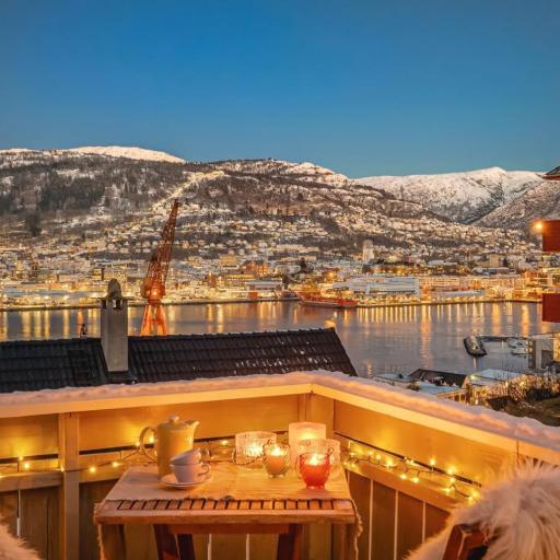 Stunning Views - Free Parking - Private terrace, undefined