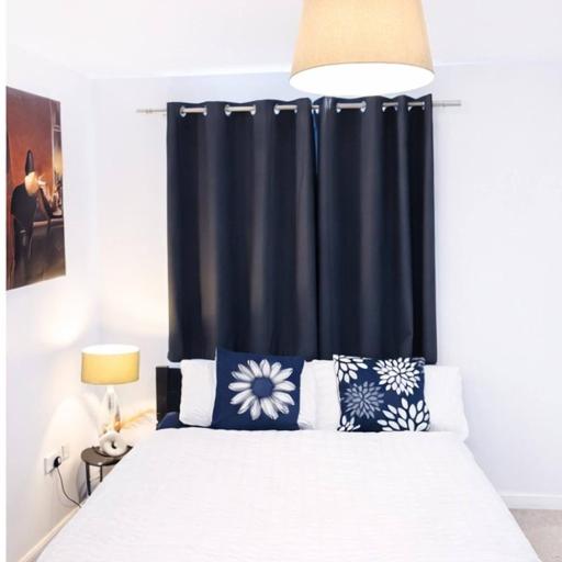 Deluxe En-suite Room w FastWiFi, Free Parking Equipped Kitchen, undefined