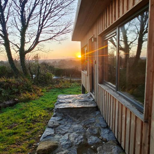The Perch - Romantic Cabin with Sunset Views, undefined