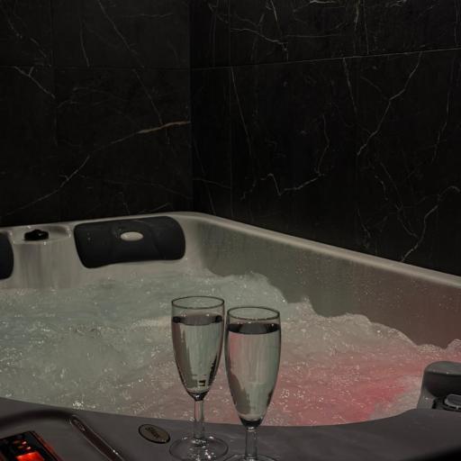 Lh loft and spa escapade à 2 avec jacuzzi privé, undefined