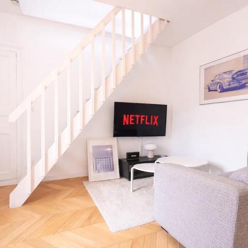 Bright Duplex Train Station & City Center within Walking Distance Quiet, undefined