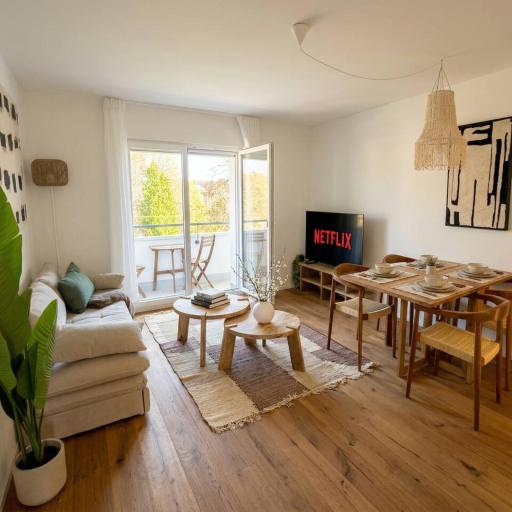 UP&GREAT Apartments - Modern Riverside Homes near Airport and Free Parking, undefined