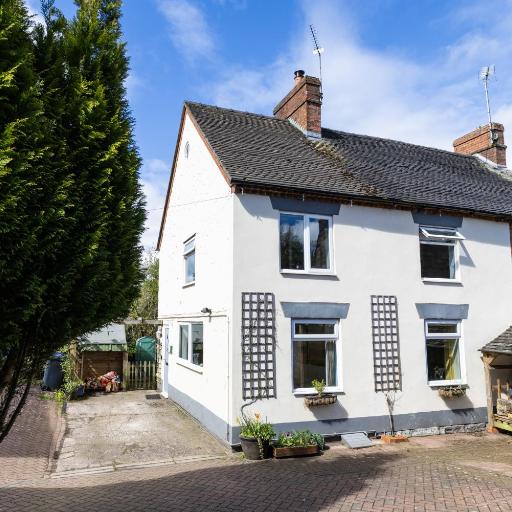 Smithy Bank Cottage - with free parking!, undefined