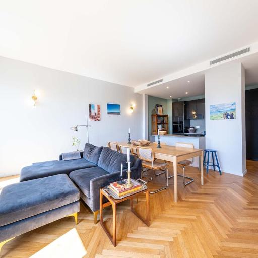 Top-Floor 2BR, 700m Palais, AC Free Parking, undefined