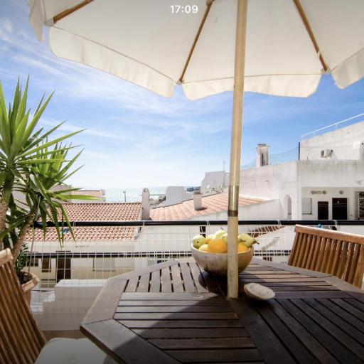 The Beach Apartment Ocean View 350m to beach free street parking, undefined