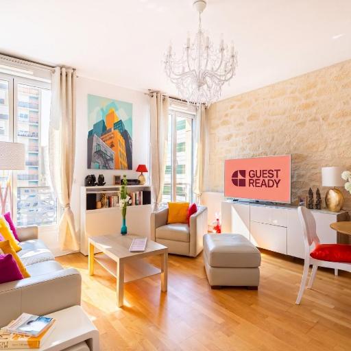 GuestReady - Bright Apt in city centre w/ Parking, undefined