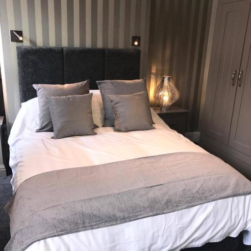 Lil's On The Waterfront, undefined