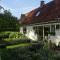 The Two Oaks - Private garden for guests