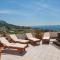 VILLA ARYA - Heated pool, roof hot tub, gym, near the beach with amazing views!