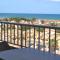 Apartamento Con Preciosas Vistas Al Mar,WIFI y piscina de temporada