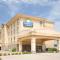 Days Inn & Suites by Wyndham Russellville