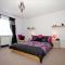 Riverbank View Three Bedroom Apartment with Free Parking