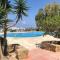 Modern, pool-side 2 bedroomed apartment