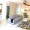 New central 2BR apartment 100m-to-beach free parking