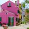 Night Galleria holiday home - bed & art in Burano - the pink house