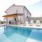 Villa Silver Novigrad with private pool