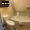 HomeStay Inn & Suites Edinburg - Deluxe Queen Room
