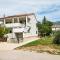 Apartman Iva-family holiday 250 m from pebble beach