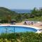 CASARES appart 2 ch dans parc tropical avec vue sur mer, montagne et piscine