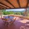 Villa immersa nel verde con meravigliosa vista mare