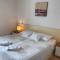 Spacious bedroom for two with pool view - Pansion Hajduk