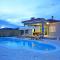 Modern Guest House Rak with beautiful pool
