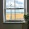 The Seaview Apartment - Margate Beach - By Goldex Coastal Breaks