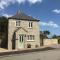Starfish Cottage- private beach access- dog friendly