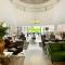Lily & Bloom Boutique Hotel