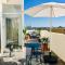 Deluxe Penthouse Charming Location Rooftop Views