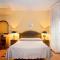 Hostal Guzman El Bueno by gaiarooms