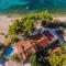 Deluxe Villa Sirena on the beach with Pool