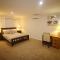 Silver House - Melbourne Airport Accommodation