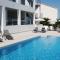 Luxury villa with heated pool for 12 to 14 people