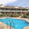 Splendid Mountain View Condo with Pool, BBQ & Terrace - Water Park, MTB, Cycling, Golf!