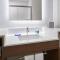 Holiday Inn Express - Richmond Downtown, an IHG Hotel - Standard Zimmer Mit Kingsize-Bett